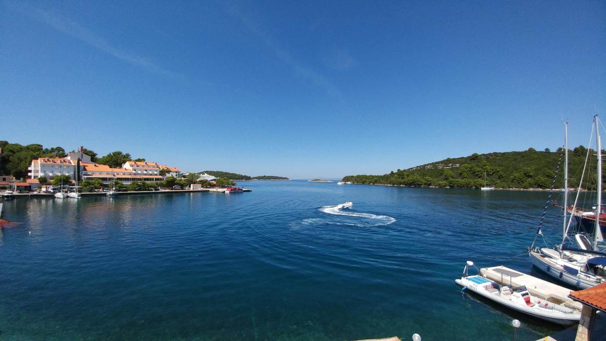 Adio Mare Appartement Pomena Buitenkant foto